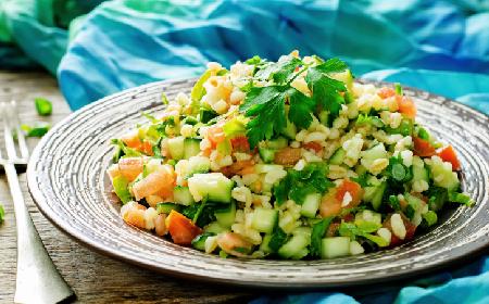 Co to jest tabbouleh? Przepis na libańską sałatkę