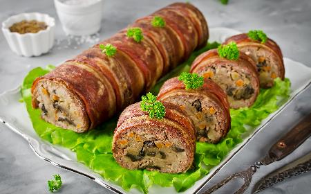 Pieczeń rzymska z pieczarkami: tania i efektowna