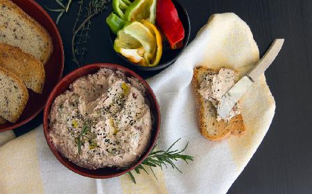 Pasta twarogowa z suszonymi pomidorami