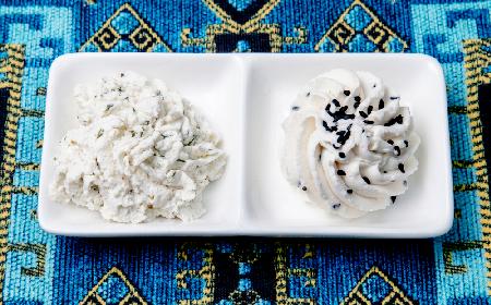 Pasta twarogowa z kminkiem - przepis na pikantną pastę z twarogu