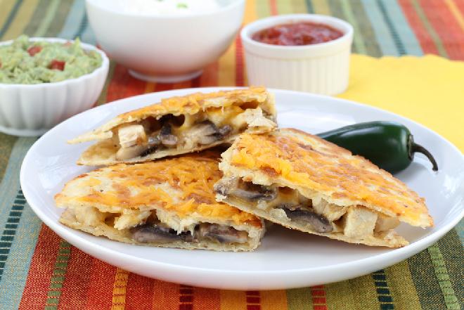 Quesadillas z kurczakiem i pieczarkami: doskonała przekąska na ciepło