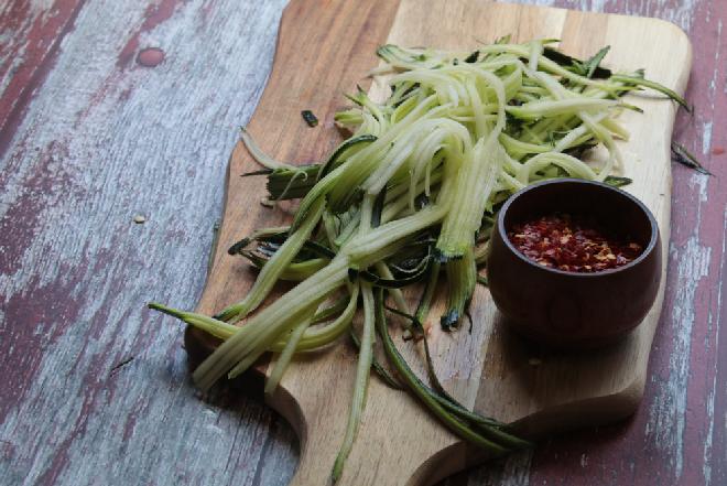 Cukinia na ostro - jak zrobić smażoną cukinię z chili?