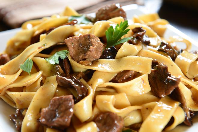 Tagliatelle z wątróbką i grzybami: oryginalny przepis