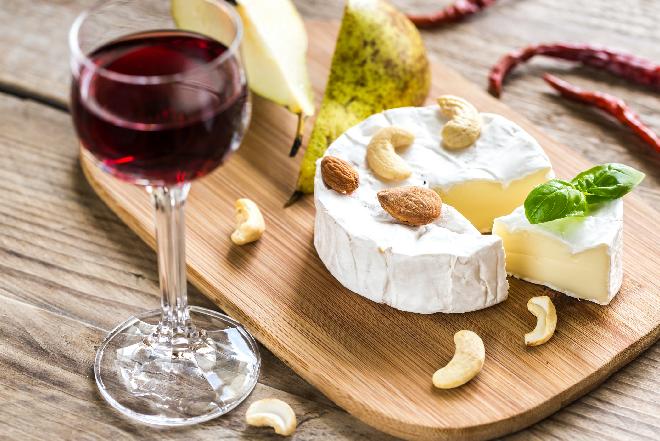 Przepis na przystawkę Ewy Wachowicz: camembert z żurawiną
