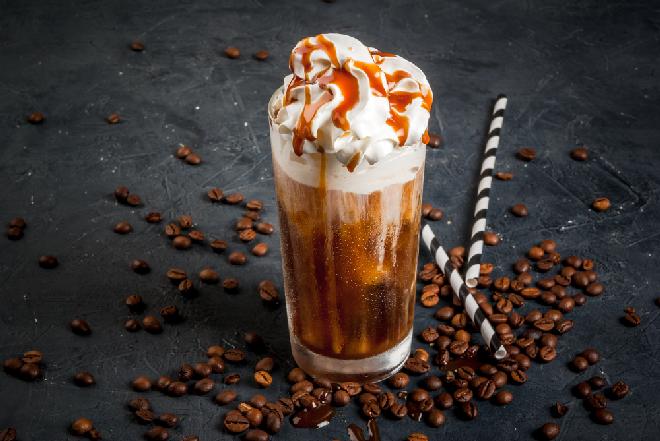 Kawa frappe - przepis na mrożoną kawę po grecku